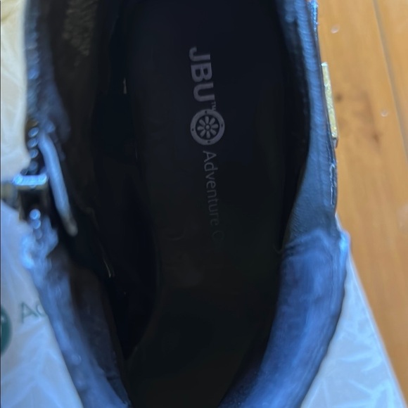 JBU Black Ankle Booties with Laser-Cut Design Wedge leather / textile upper - Picture 4 of 7